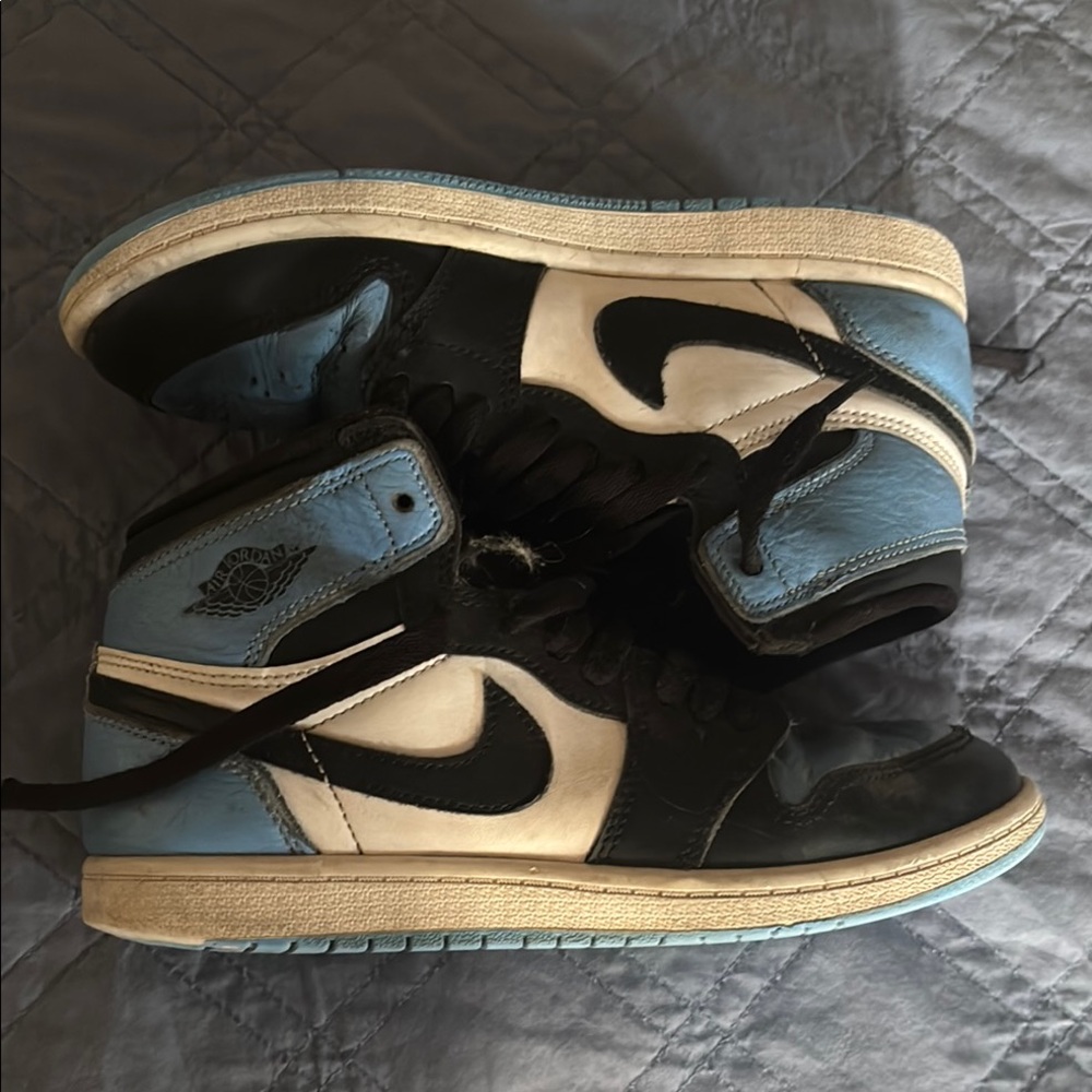 Nike High-Top Sneakers in Black and Blue